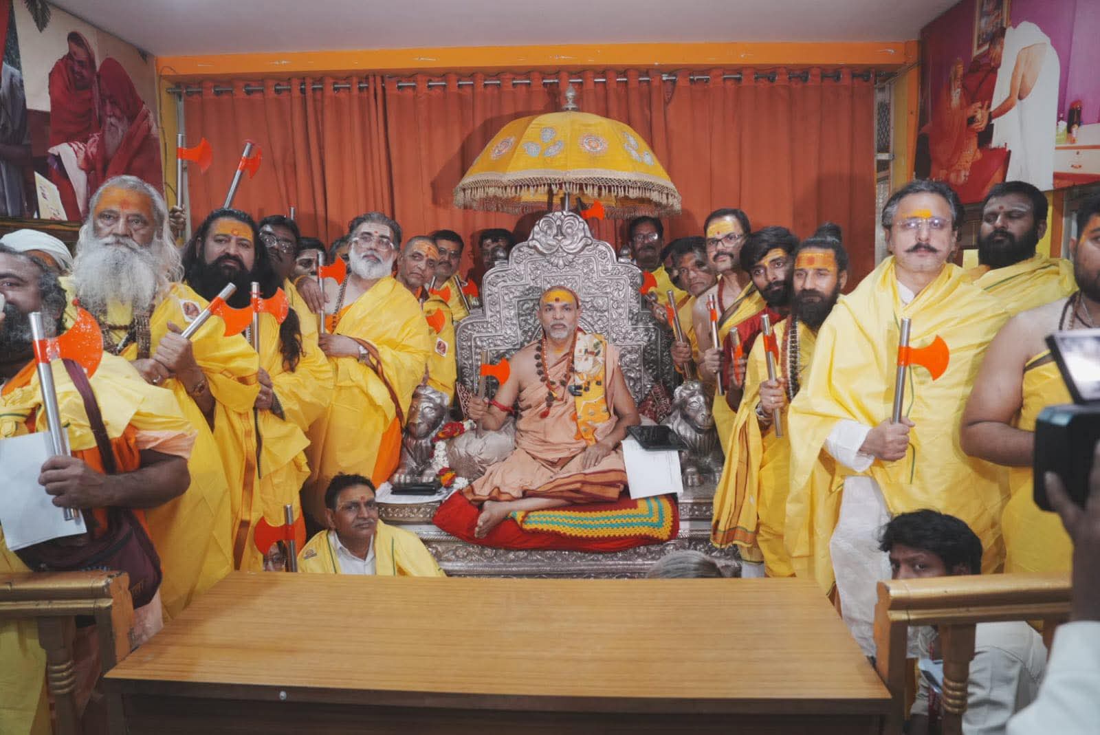 काशी के विद्यामठ में चतुरंगिणी सेना के साथ शंकराचार्य